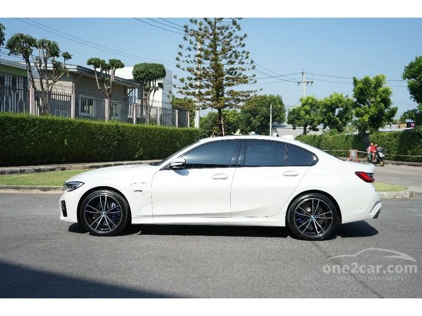 2023 BMW 330e M Sport Sedan