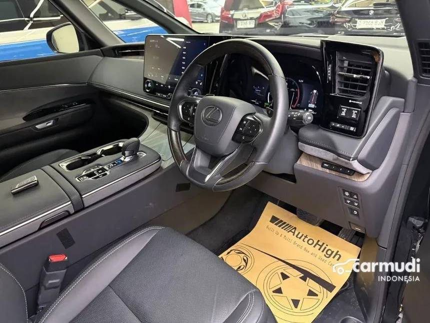 2024 Lexus LM 350h 7 Seater MPV
