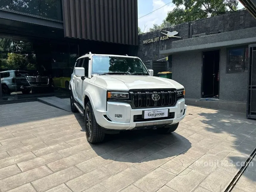 Jual Mobil Toyota Land Cruiser Prado 2025 Kakadu 2.8 di Jawa Barat Automatic SUV Putih Rp 2.900.000.000