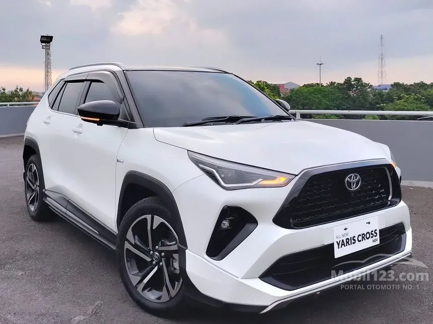 Jual Mobil Toyota Yaris Cross 2025 S HV with GR Parts Aero Pkg(Prem Clr) 1.5 di Banten Automatic SUV Putih Rp 320.000.000