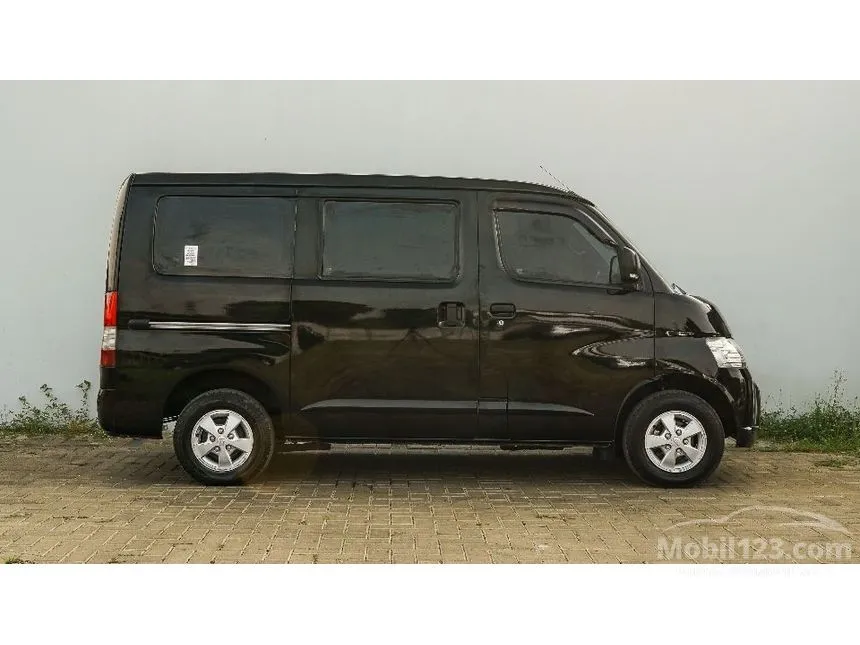 2021 Daihatsu Gran Max Mini Bus D Van