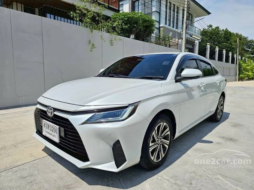 2023 Toyota YARIS Premium Hatchback