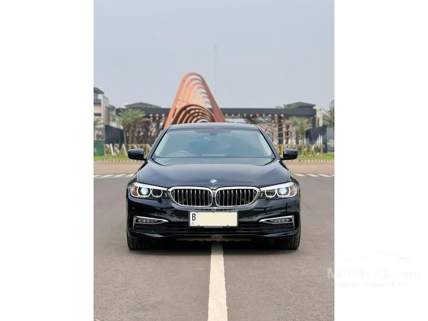 2018 BMW 530i Luxury Sedan