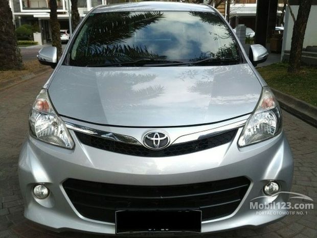 Toyota Avanza  Luxury  Veloz Mobil  bekas dijual di Indonesia 