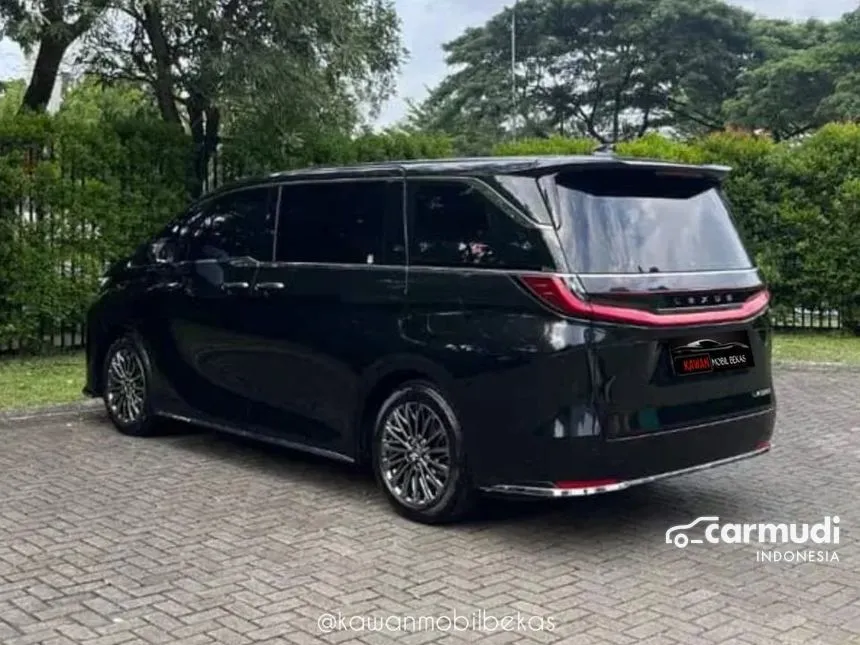 2024 Lexus LM 350h 7 Seater MPV