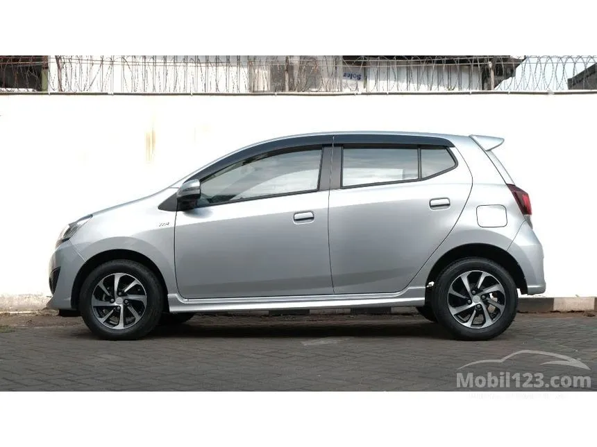 2019 Daihatsu Ayla R Hatchback
