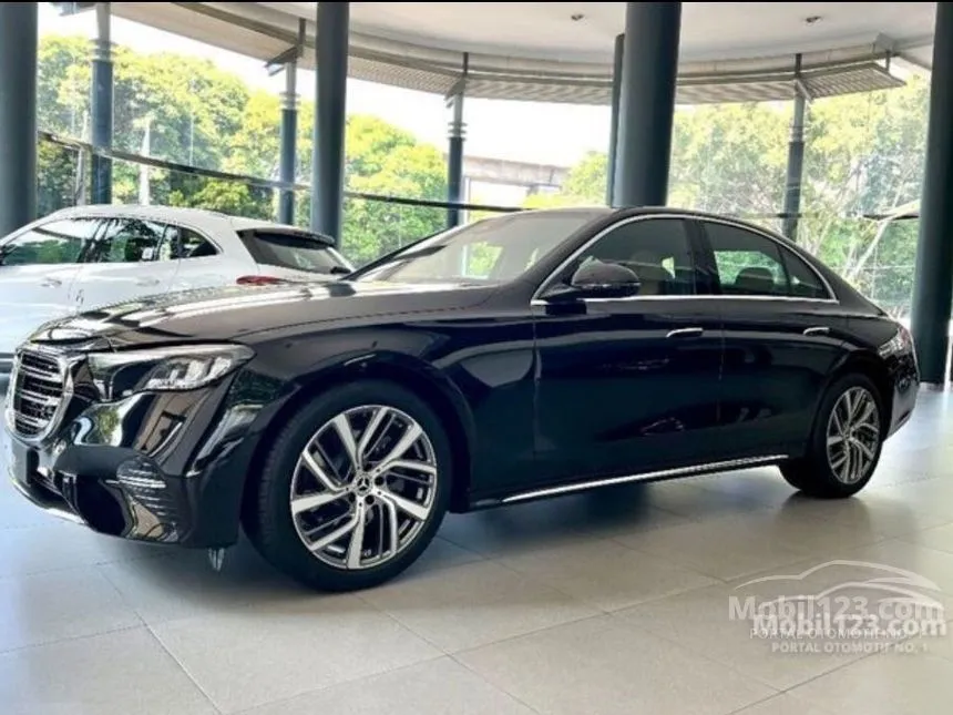 2025 Mercedes-Benz E200 Exclusive Line Sedan
