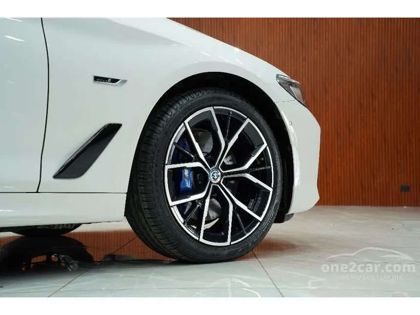 2023 BMW 530e M Sport Sedan