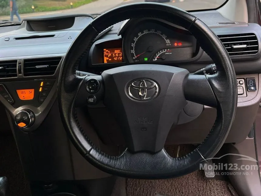 2010 Toyota iQ Standard Hatchback