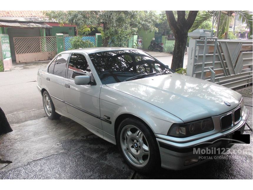 1996 BMW 323i E36 2.5 Sedan