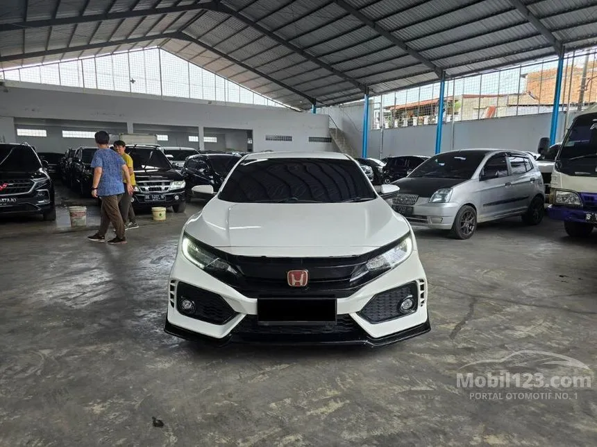 Jual Mobil Honda Civic 2018 E 1.5 di Sumatera Utara Automatic Hatchback Putih Rp 363.000.000