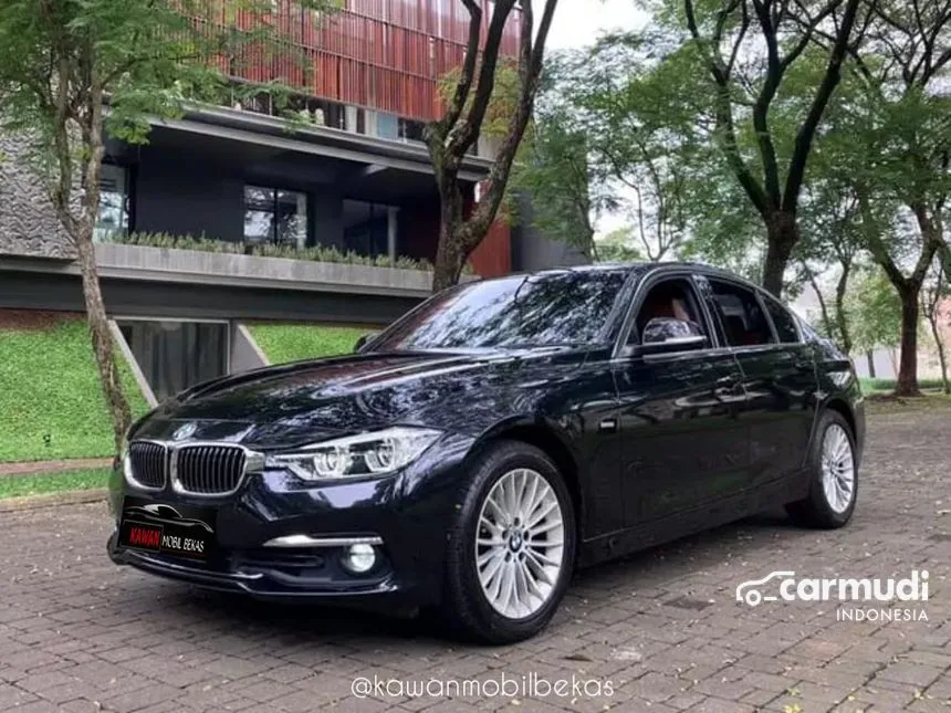 2019 BMW 320i Luxury Sedan