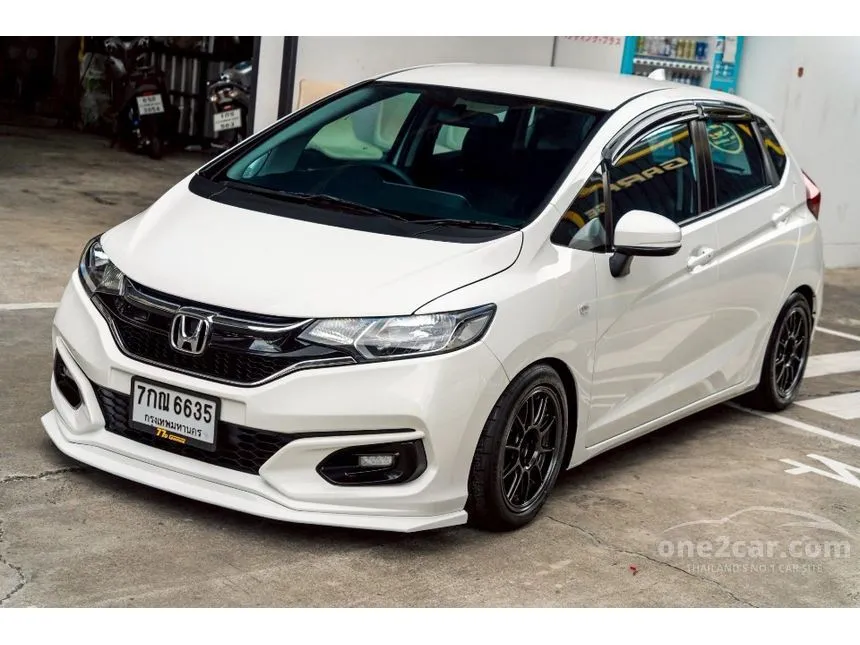 2018 Honda JAZZ V Hatchback