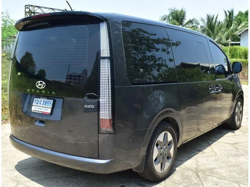 2022 Hyundai Staria SEL Van