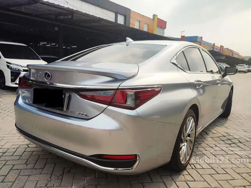 2022 Lexus ES300h Ultra Luxury Sedan