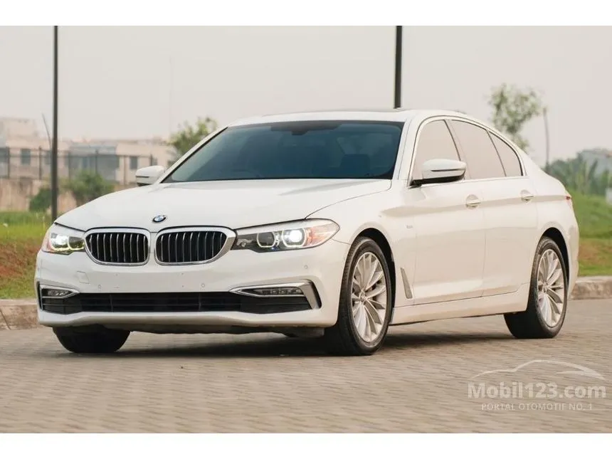 2017 BMW 530i Luxury Sedan