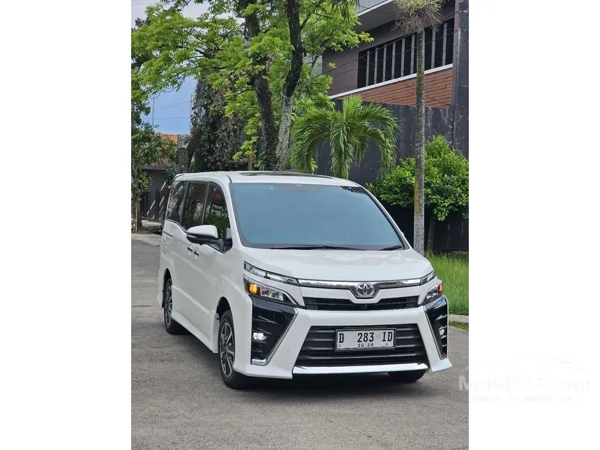 Jual Mobil Toyota Voxy 2021 2.0 di Jawa Barat Automatic MPV Putih Rp 430.000.000