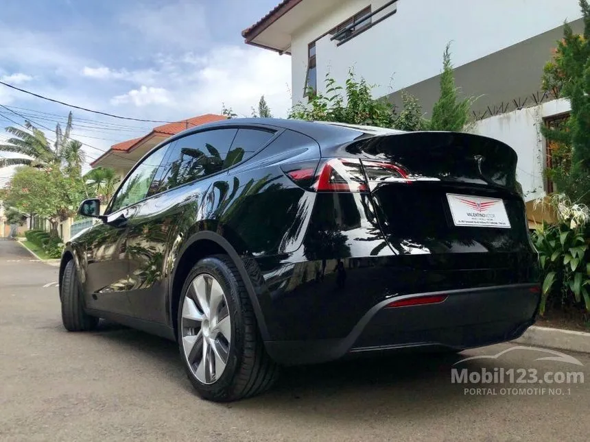 2022 Tesla Model Y Standard Range Wagon