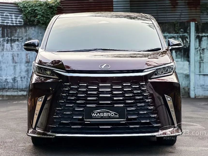 2025 Lexus LM 350h 7 Seater MPV