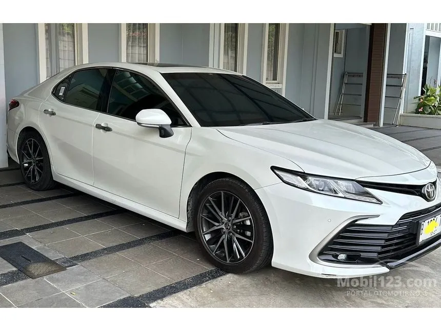 Jual Mobil Toyota Camry 2022 V 2.5 di Banten Automatic Sedan Putih Rp 540.000.000