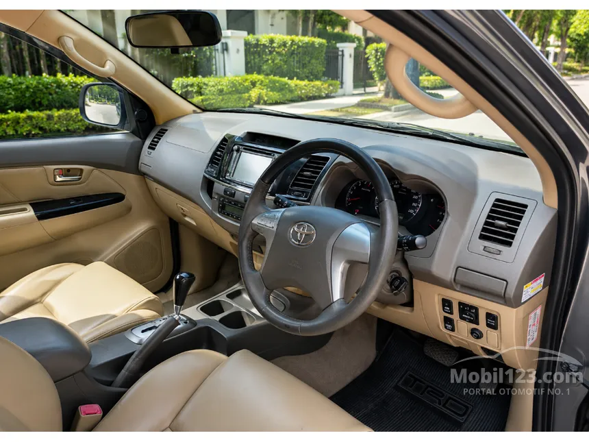 2011 Toyota Fortuner G Lux SUV