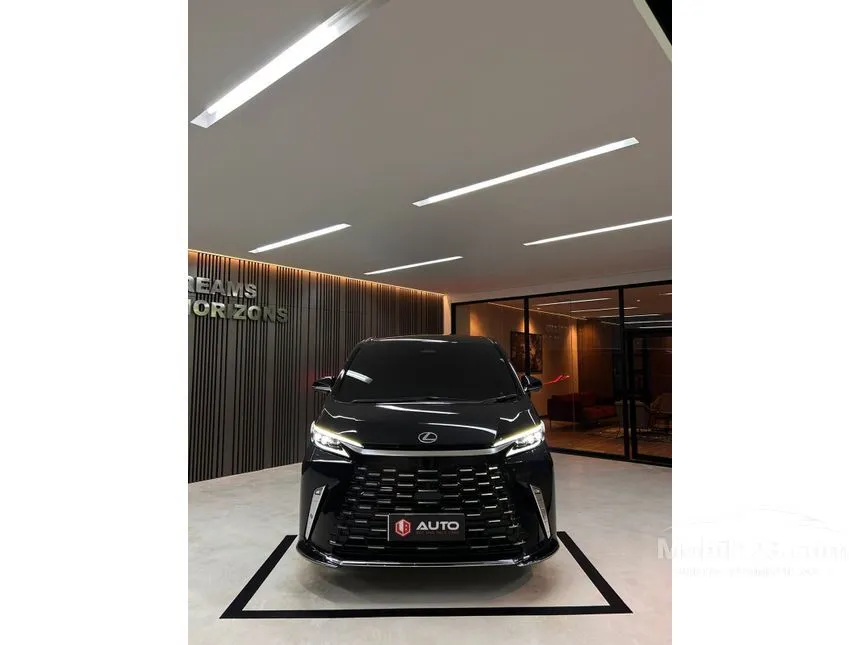 2024 Lexus LM 350h 7 Seater MPV