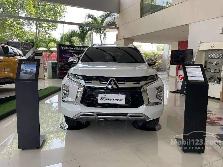 Jual Mobil Mitsubishi Pajero Sport 2025 Dakar 4X2 2.4 di Jawa Tengah Automatic SUV Putih Rp 669.000.000
