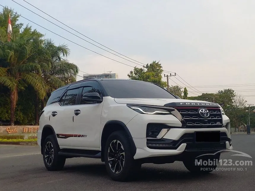 Jual Mobil Toyota Fortuner 2021 TRD 2.4 di Jawa Timur Automatic SUV Putih Rp 480.000.005