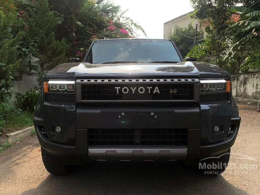 Jual Mobil Toyota Land Cruiser Prado 2024 VXR 2.8 di DKI Jakarta Automatic SUV Abu