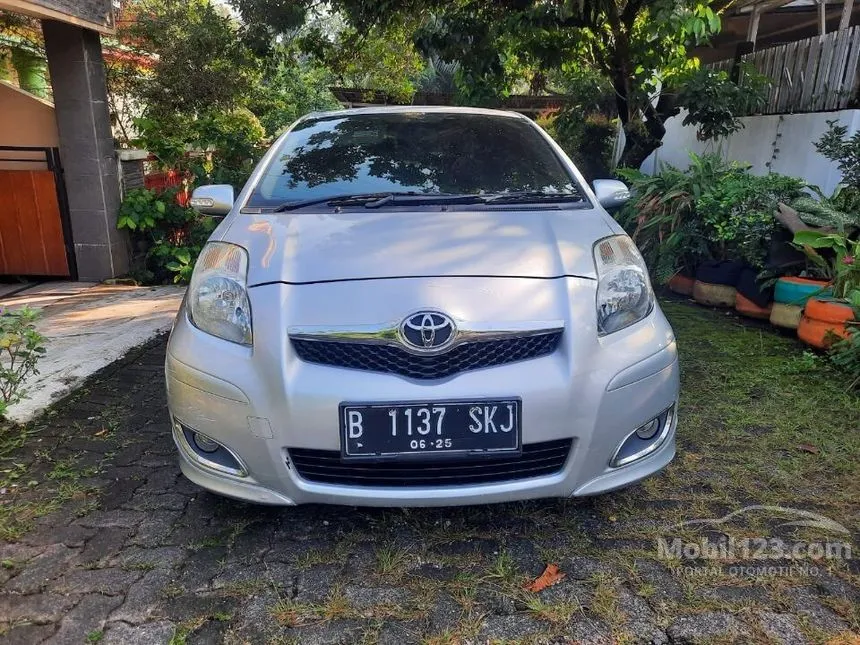 Jual Mobil Toyota Yaris 2010 E 1.5 di Jawa Barat Automatic Hatchback Silver Rp 105.000.000