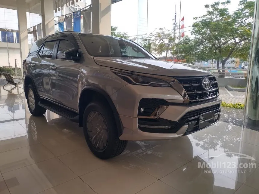 Jual Mobil Toyota Fortuner 2024 GR Sport 2.8 di DKI Jakarta Automatic SUV Silver Rp 570.200.000