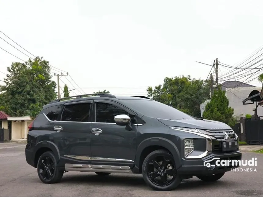 Jual Mobil Mitsubishi Xpander Cross 2021 Rockford Fosgate Black Edition 1.5 di Jawa Timur Automatic MPV Abu