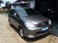 TOYOTA INNOVA G A/T 2010 Abu-abu Metalik Istimewa