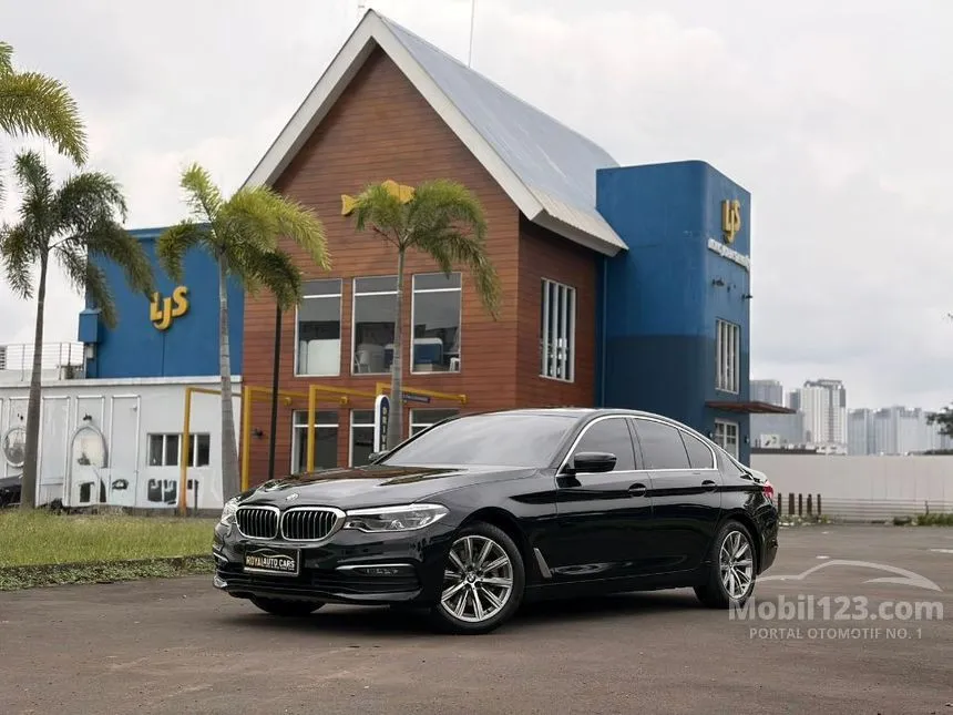 2020 BMW 520i Luxury Sedan