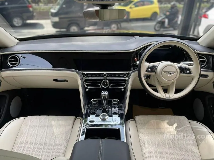 2022 Bentley Flying Spur V8 Sedan