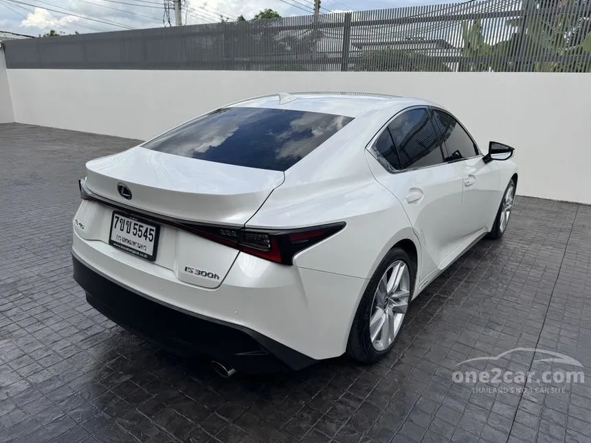 2022 Lexus IS300h Luxury Sedan