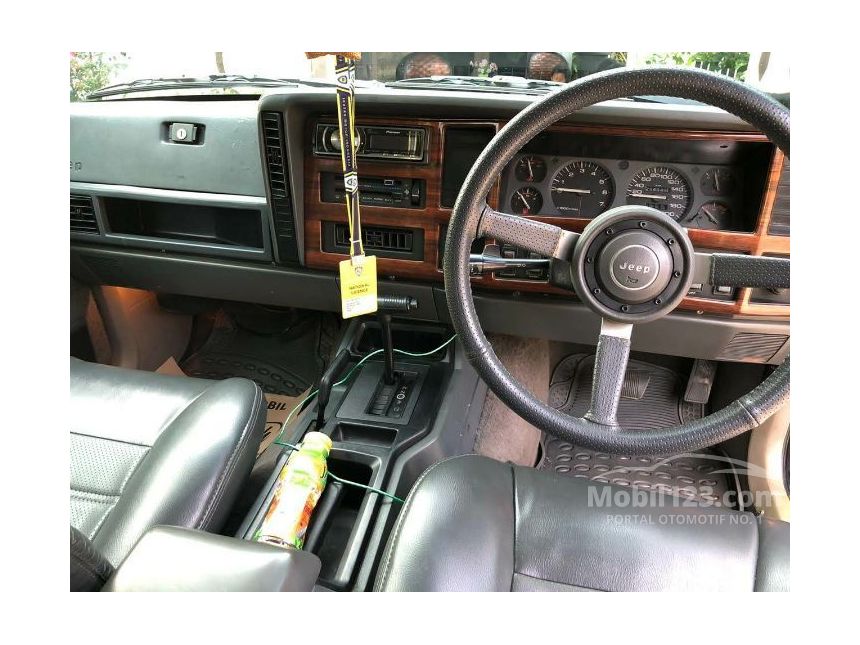 Jual Mobil Jeep Cherokee 1994 4.0 di Lampung Automatic SUV Hitam Rp 120 