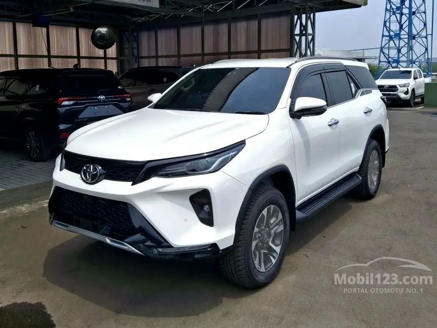 Jual Mobil Toyota Fortuner 2024 VRZ 2.8 di Kalimantan Selatan Automatic SUV Putih Rp 530.000.000