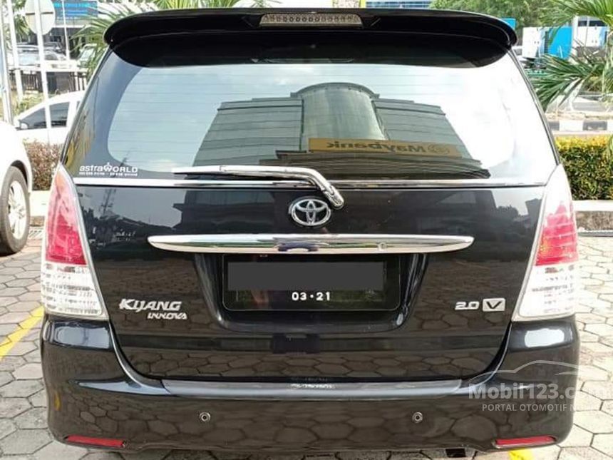 2011 Toyota Kijang Innova V MPV