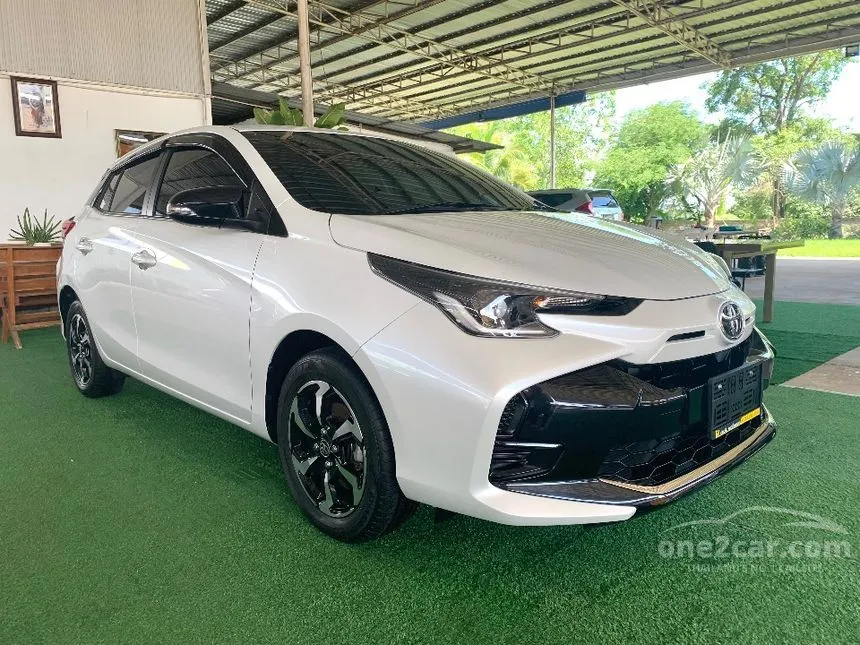 2023 Toyota YARIS Premium Hatchback