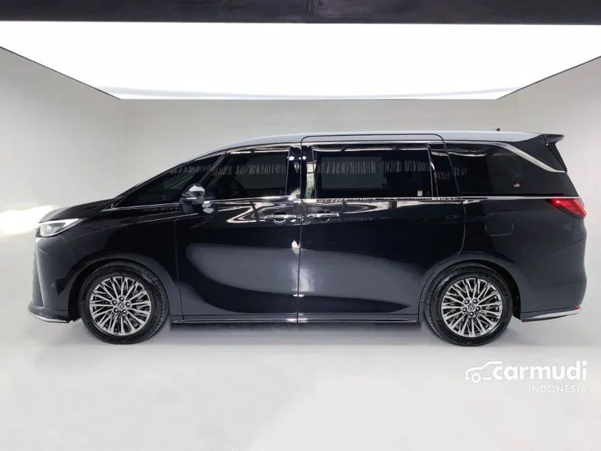 2025 Lexus LM 350h 7 Seater MPV