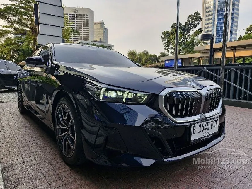Jual Mobil BMW 520i 2024 M Sport 2.0 di DKI Jakarta Automatic Sedan Hitam Rp 1.275.000.000