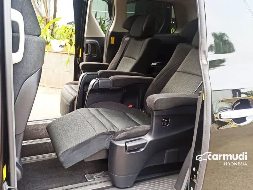 2013 Toyota Vellfire Z MPV