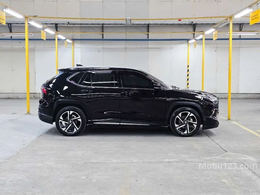 2023 Toyota Yaris Cross S HV SUV