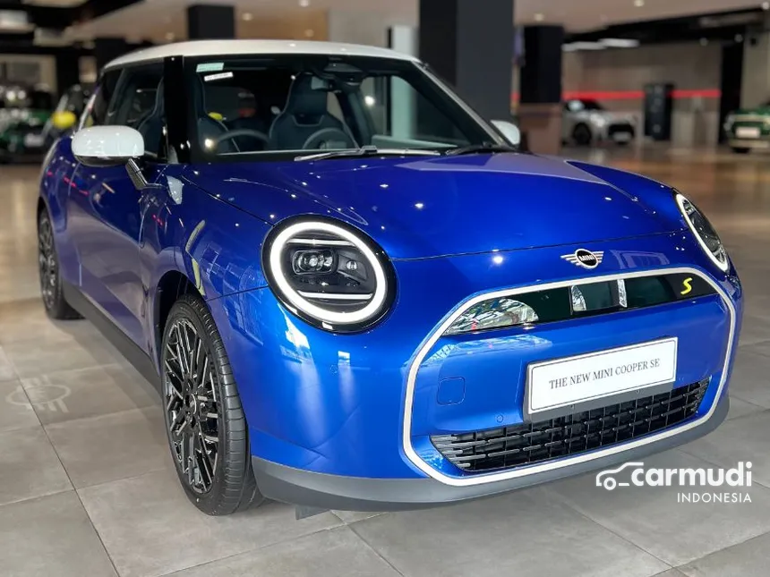 Jual Mobil MINI Cooper 2024 Cooper SE di Kalimantan Selatan Automatic Hatchback Biru Rp 1.117.000.000