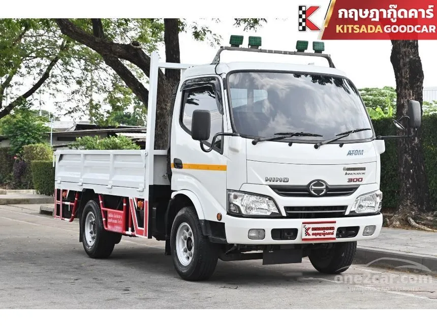 2023 HINO 300 Truck