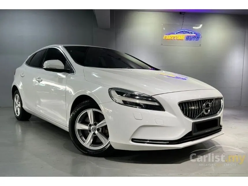 2018 Volvo V40 T4 Hatchback