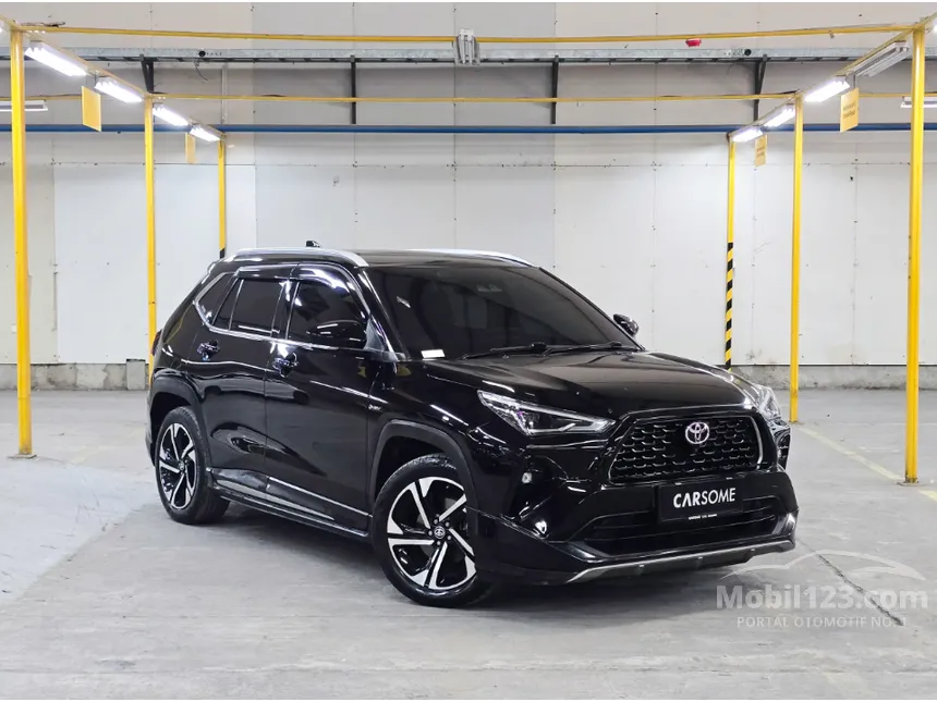 2023 Toyota Yaris Cross S HV SUV