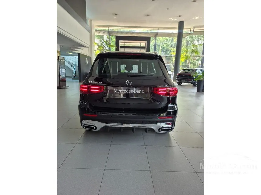 2025 Mercedes-Benz GLB200 AMG Line SUV