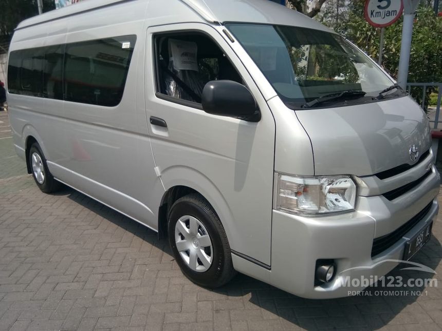  Jual  Mobil  Toyota  Hiace  2021 High Grade Commuter  2 5 di 